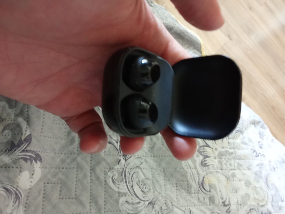 Продам наушники Samsung buds