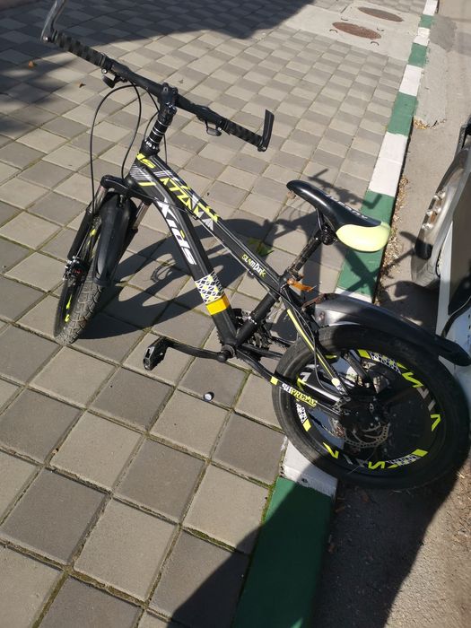 Vand bicicletă aproape noua