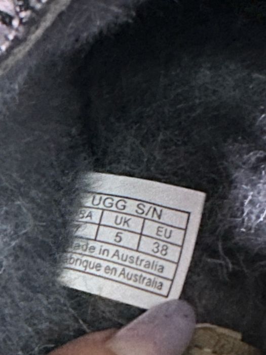 vand Ugg tazz marimea 38