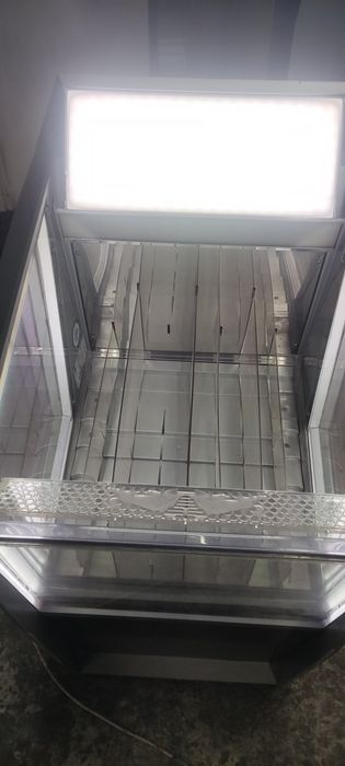 Промоционална хладилна витрина