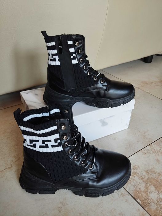 Леки и удобни дамски боти.