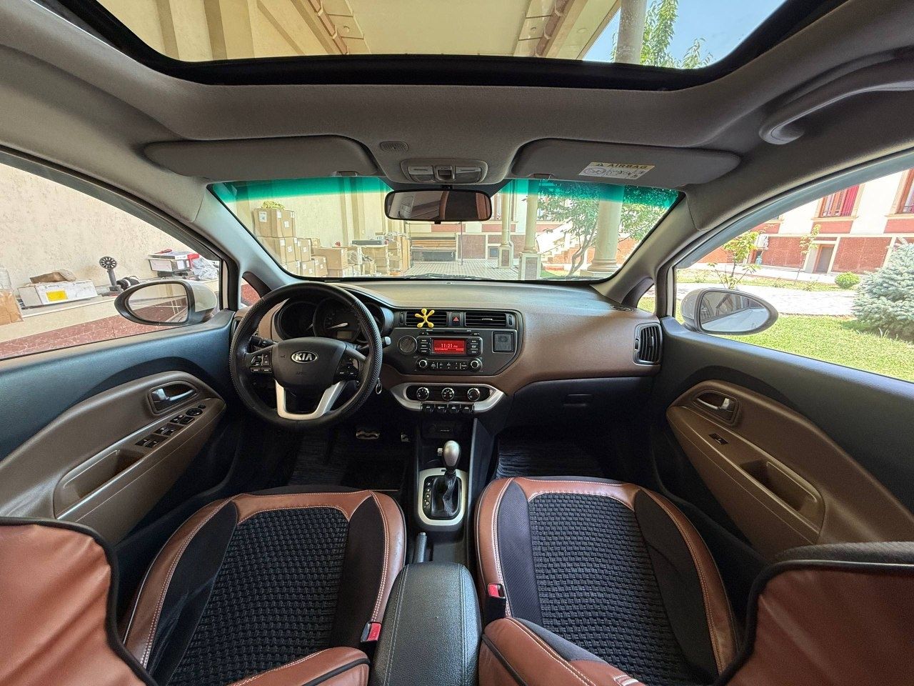 Автомобиль KIA RIO
