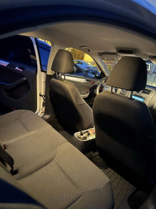 Vand Volkswagen Jetta 1.2 benzina