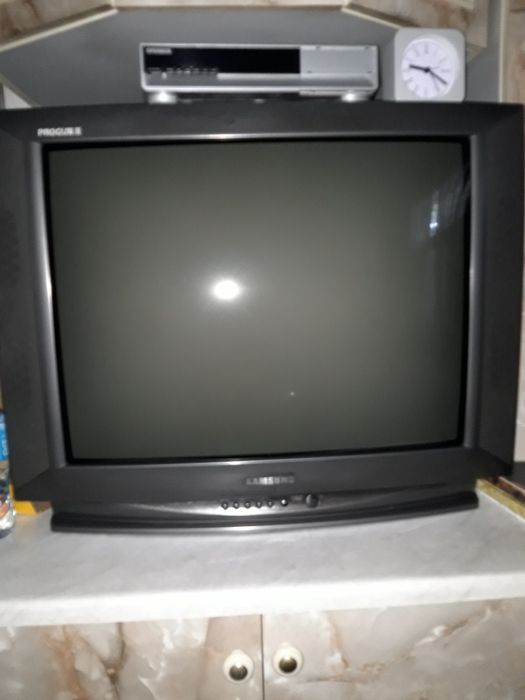 Телевизор Самсунг и LG диагональ 70