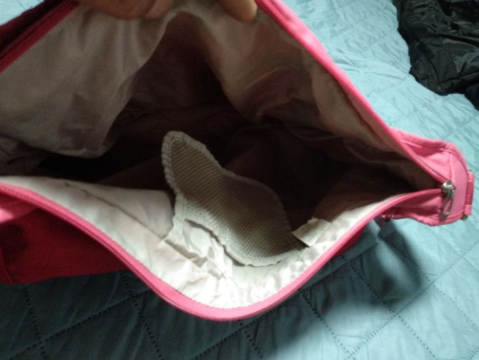 Vând geanta de dama pt sala Nike