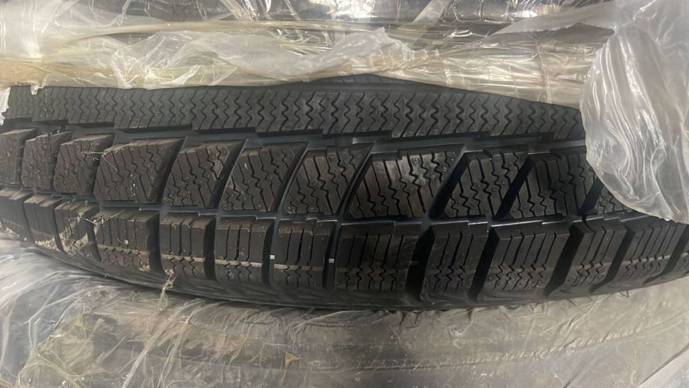 Продам новую зимнюю резину липучка TRIANGLE Tr777 215/60r16