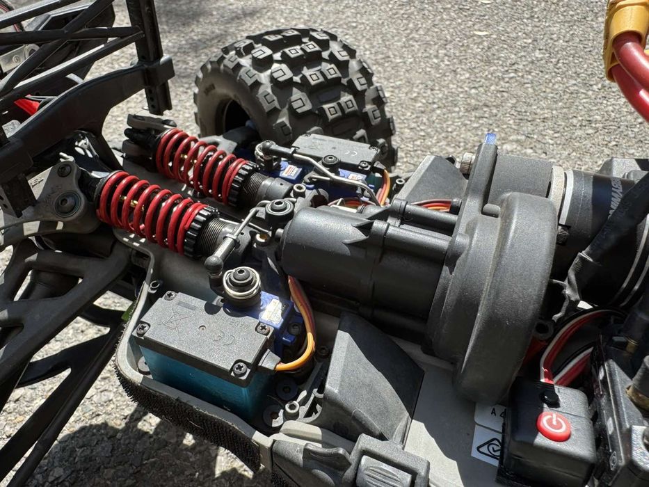 Продавам Traxxas summit