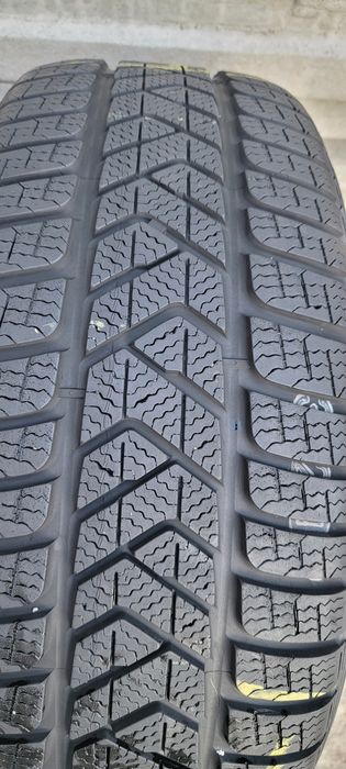 Una bucata  iarna 225 45 18, 235 55 17 pirelli,235 60 18 continental