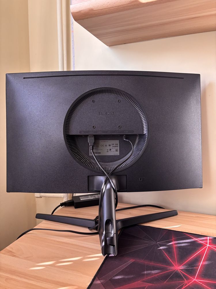 Монитор Samsung LC27RG50