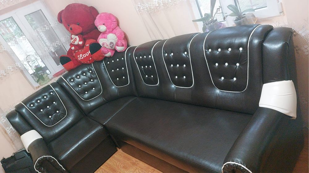 Vand coltar extensibil din piele impecabil