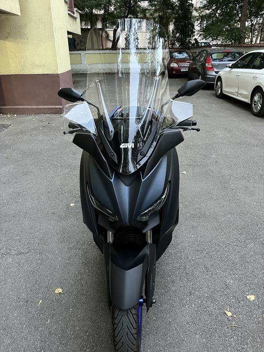 Висока слюда/стъкло Givi и държач стойка телефон/нави Yamaha Xmax