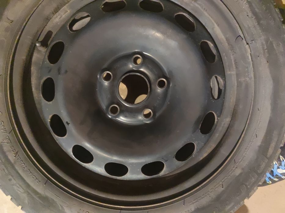 Vând roti iarna 16 Skoda cu capace originale