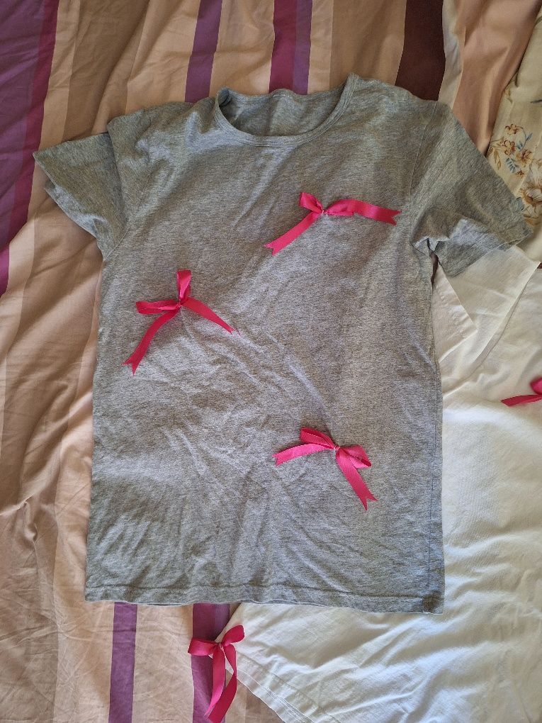 Tricouri cu fundite bershka