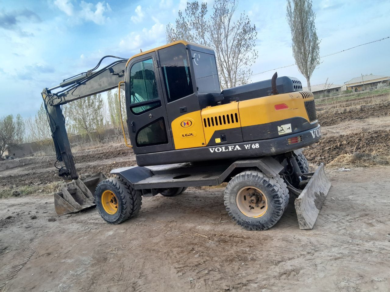 LG680 Exqavator sotiladi