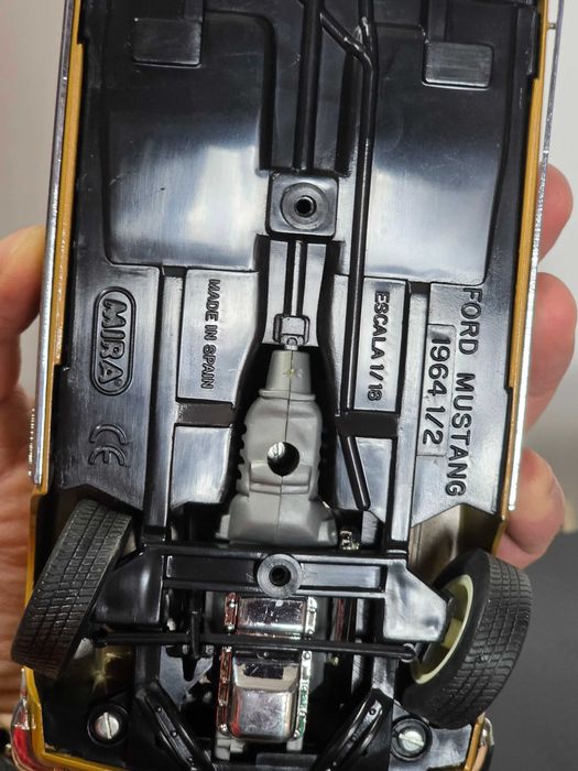 Macheta Auto 1/18 MIRA Ford Mustang 1964 1/2