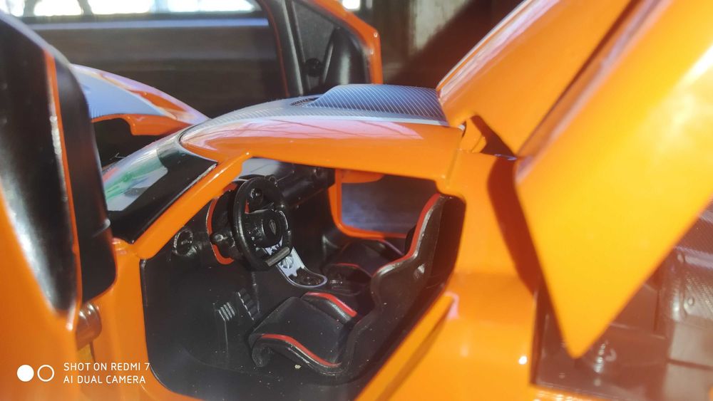 Машинка игрушка.