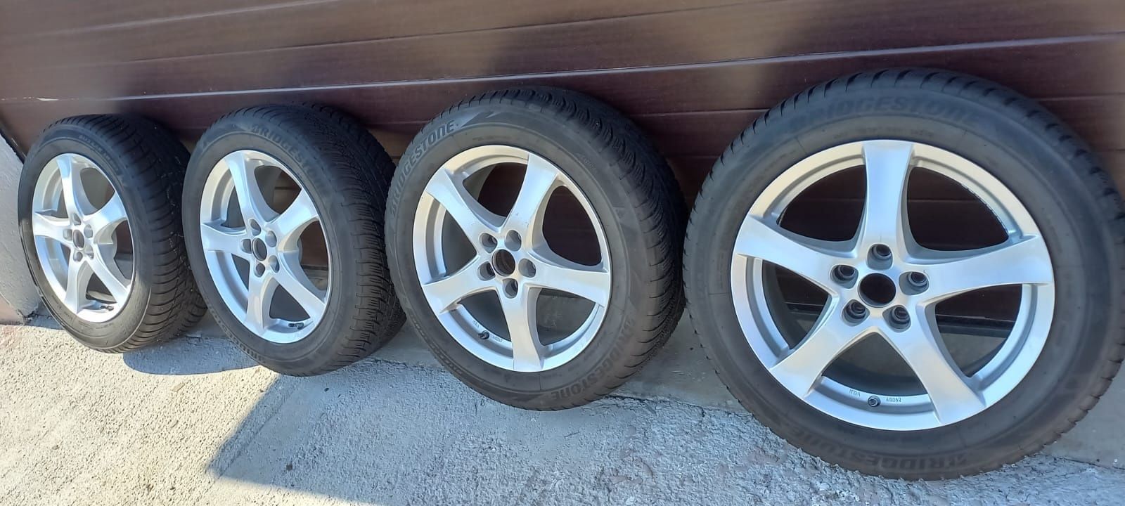 Jante aliaj 5x112 R17 VW Audi Skoda anvelope Bridgestone 205/60senzori