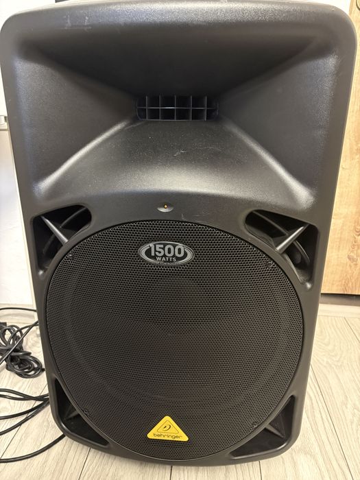 Boxa activa behringer 1500 w + mixer pasiv
