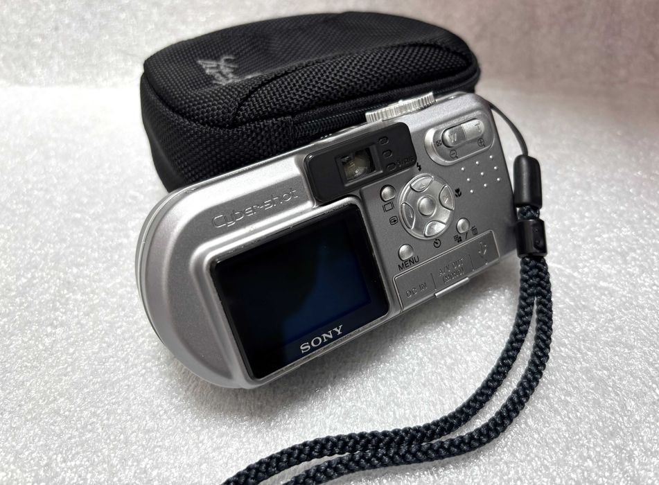 Перфектен! Като нов! Цифров Фотоапарат Sony Cyber-shot DSC-P10
