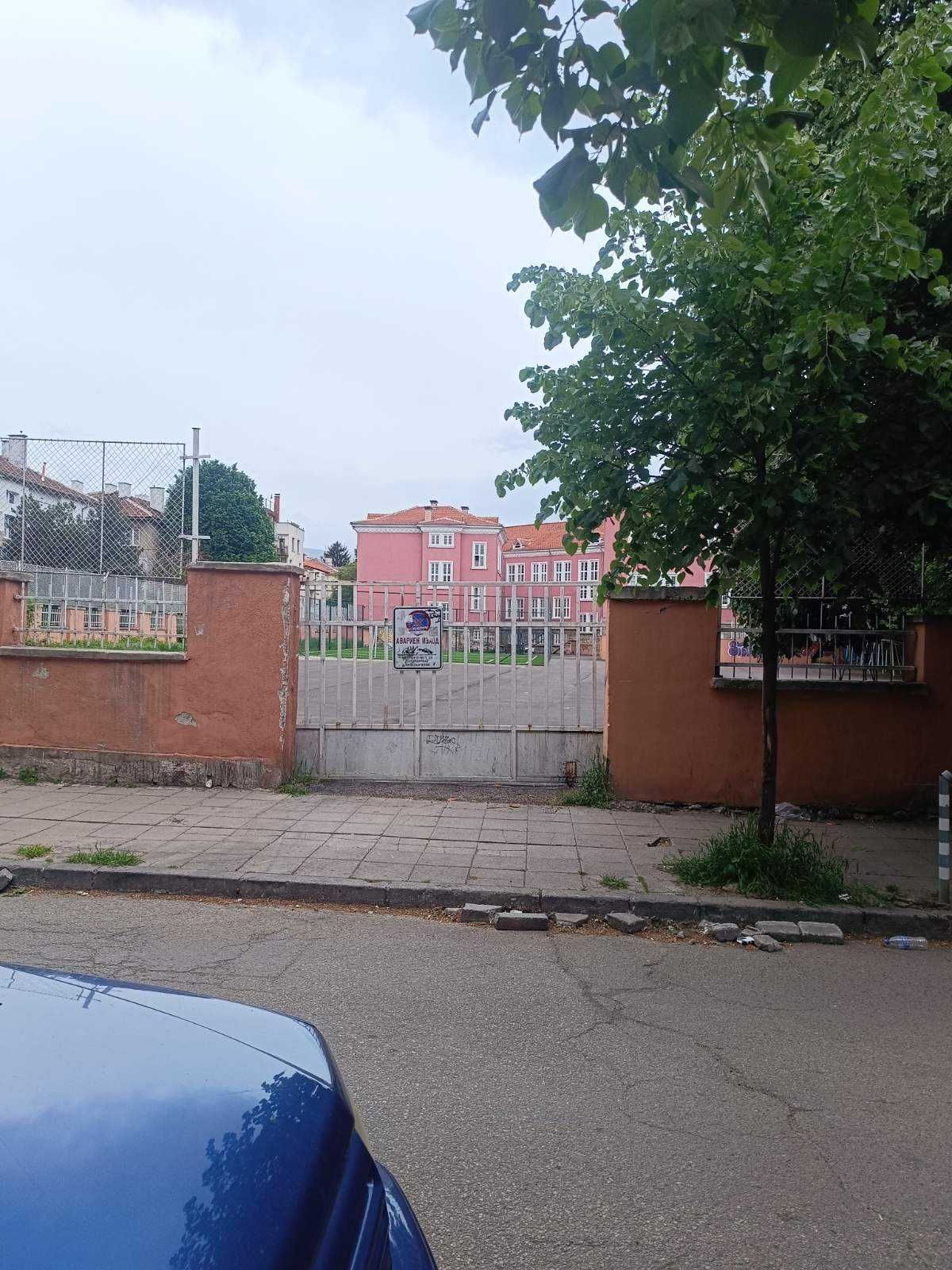Продавам работещ бизнес в Лозенец!