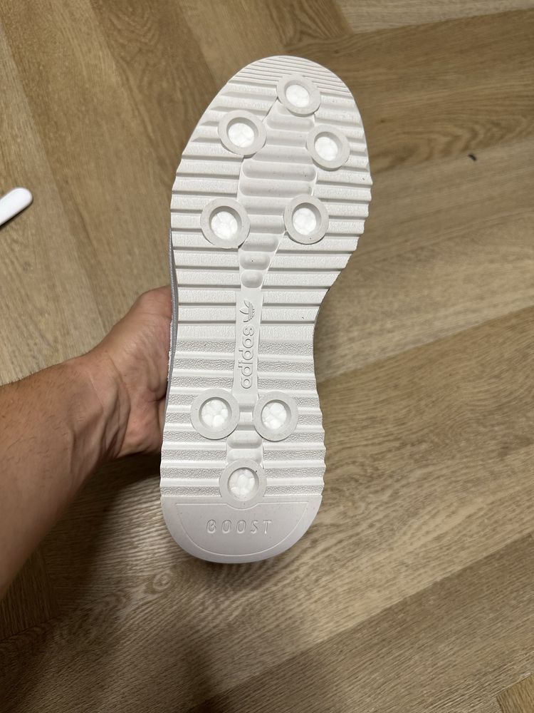 НОВИ Adidas маратонки размер 40, 2/3