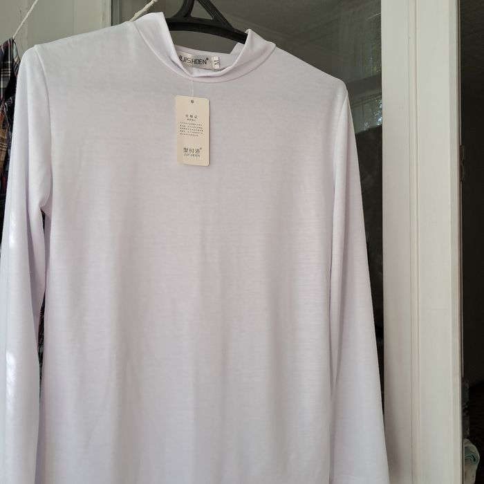 Продам  вещи ,Водолазка и майка поло