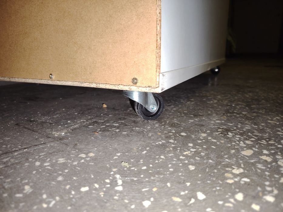 Dulap depozitare pe roti pt balcon. Cote 48 x 80x 100cm.