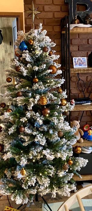 Brad artificial si decoratiuni