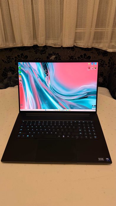 RAZER BLADE 18 2025 + Razer Basilisk V3 Pro 35K + Razer Gigantus V2