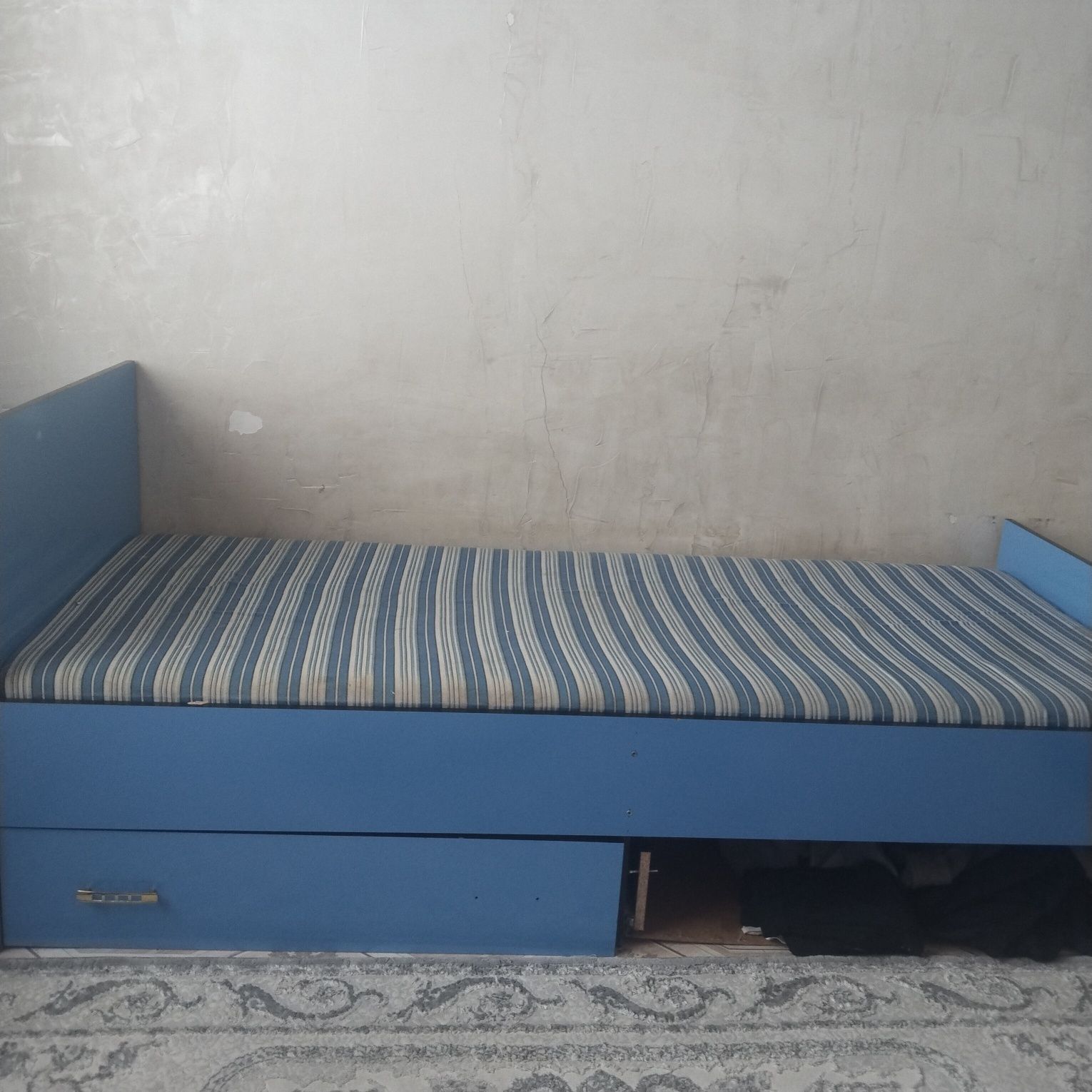 Продается кровать ещё есть одна