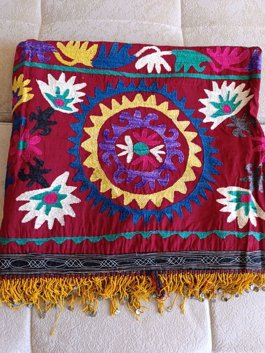 Продам старинное сюзане.