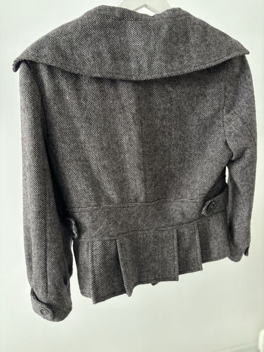 NOU! Sacou scurt, elegant, cu detalii feminine