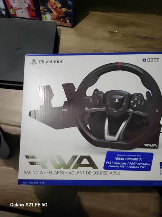 Playstation 4 + volan s pedali