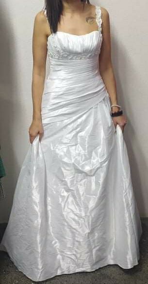Сватбена рокля бяла