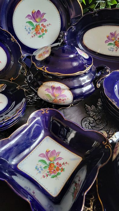 Ръчно рисуван антикварен сервиз за хранене