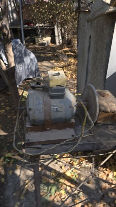 Продам наждак рабочий 220