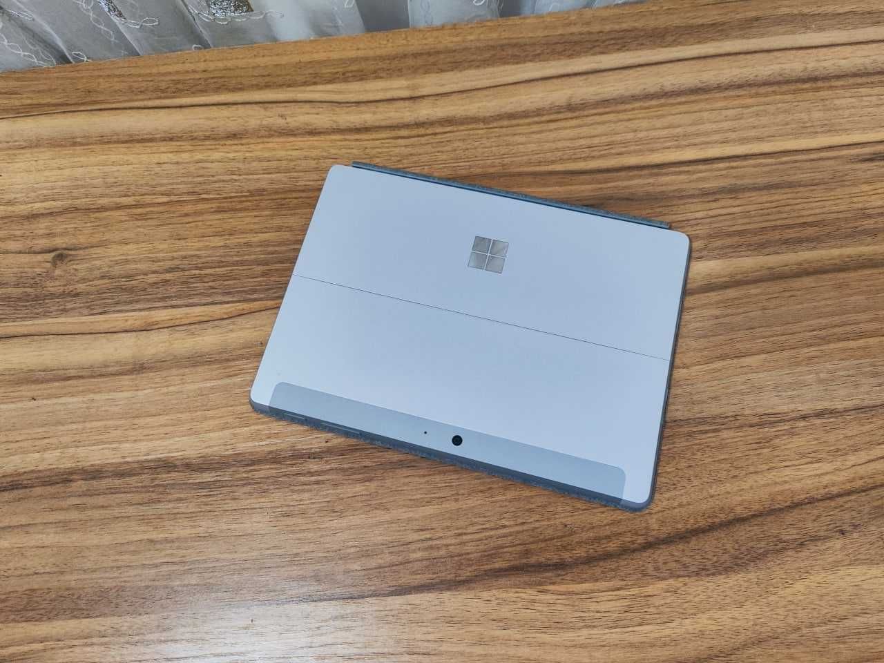 Microsoft Surface Go