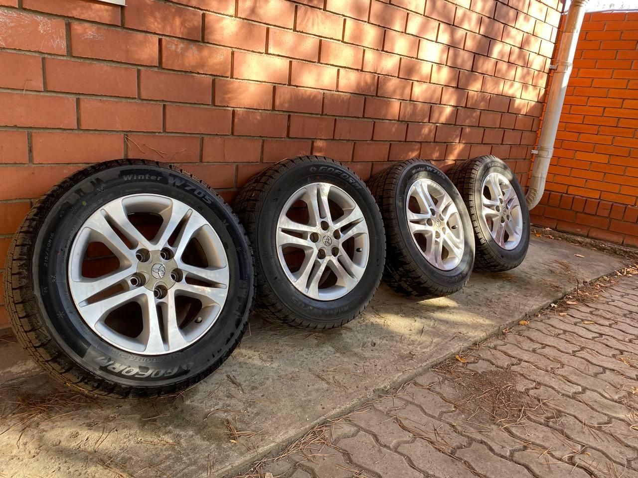 Продам шины с дисками 215/60/R16