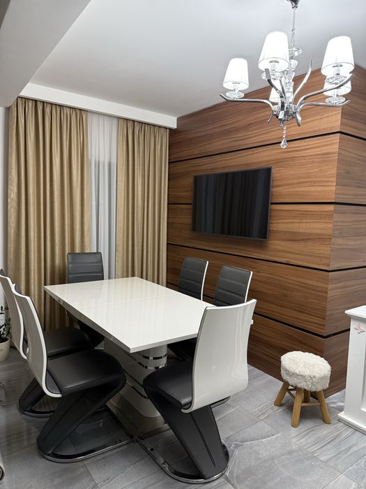 Set masă extensibilă + 6 scaune, ca nou, fabricat în Polonia