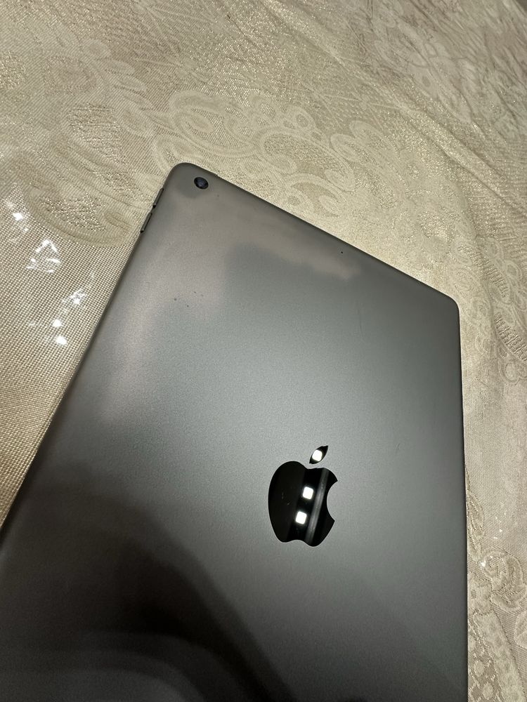 Apple ipad 8/10,2/128gb +Apple pencil