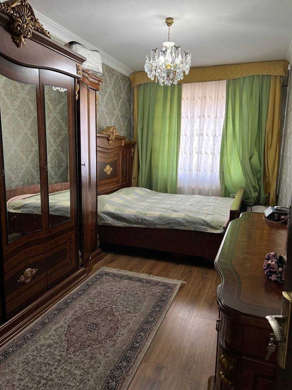 Самарканд Дарвоза 4 хона срочно сотилади. Евроремонт. парковка. 100м2