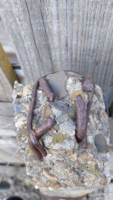 Șpalieri de beton de pe vremea lui Ceaușescu