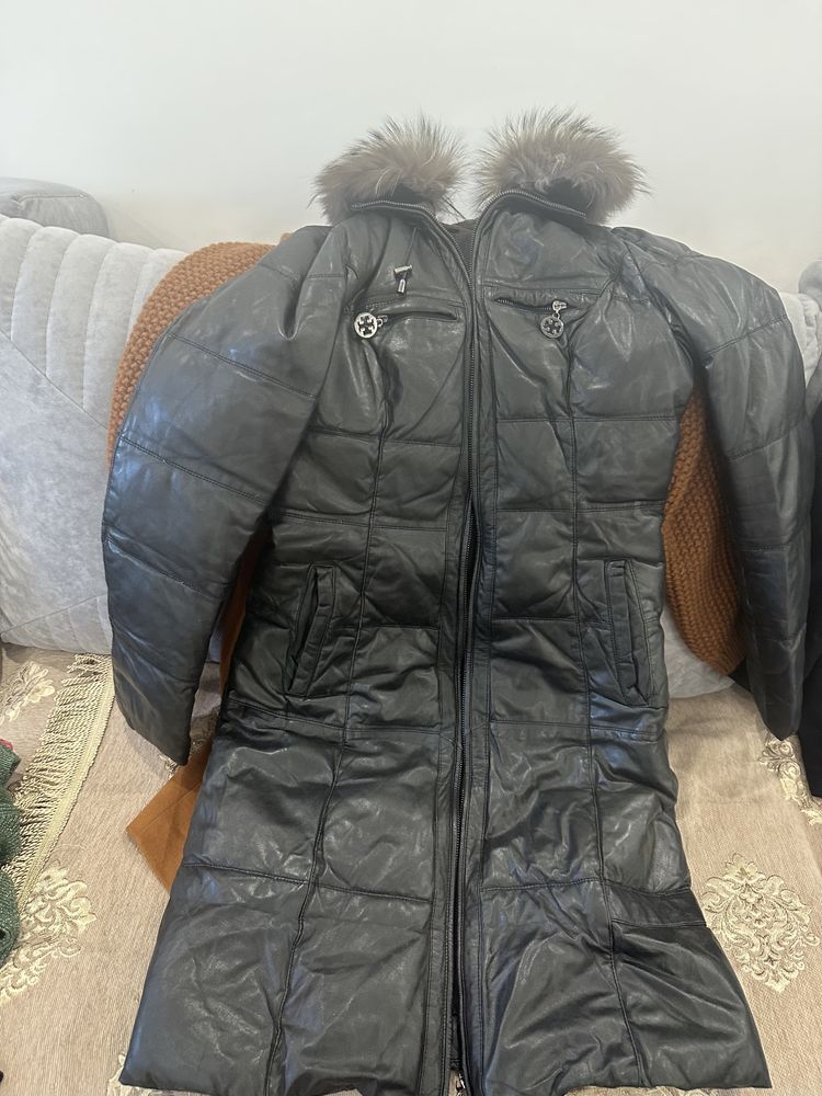 Кожаная куртка зима в идеальном состоянии
