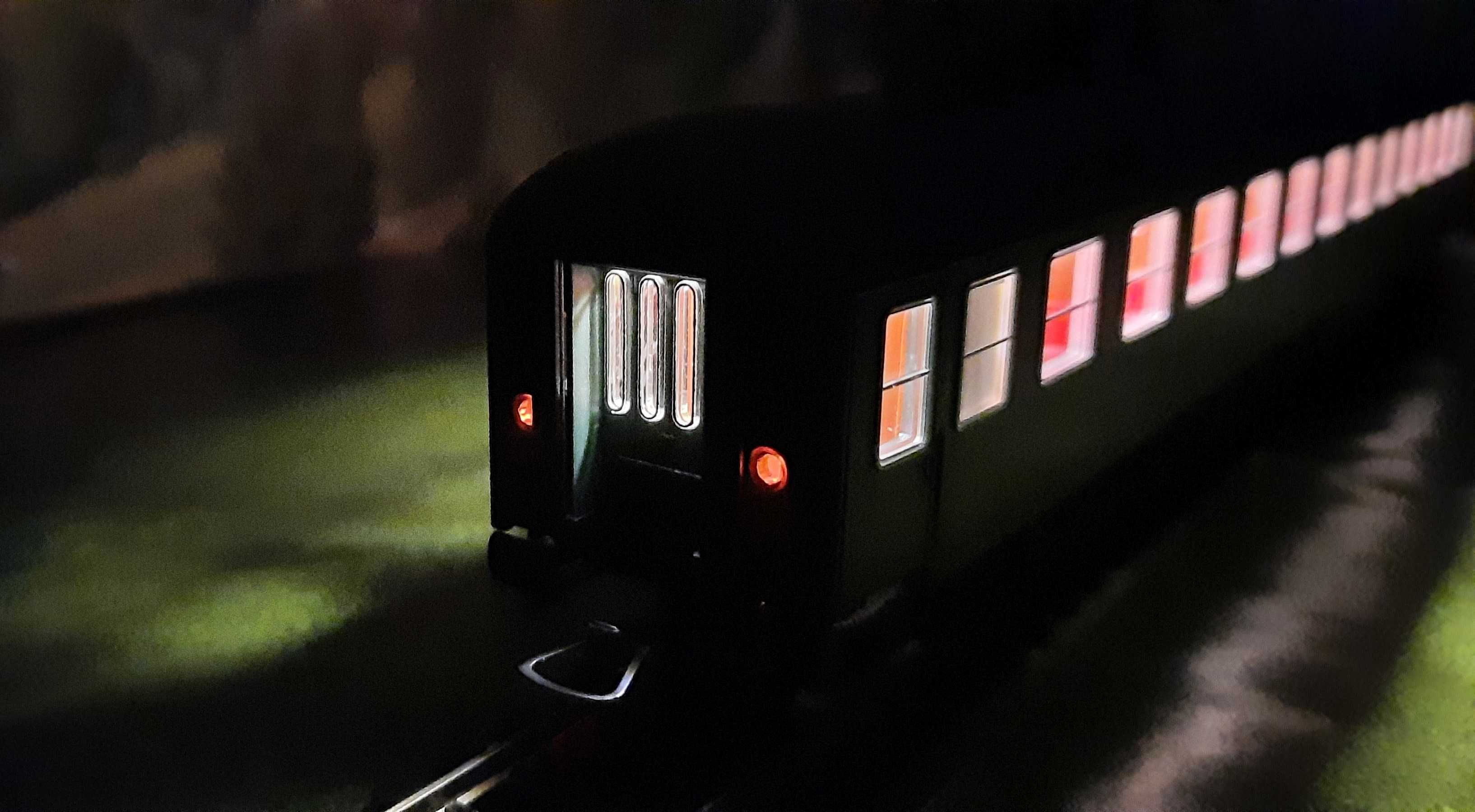 Vagon călători cls. 2, PIKO, HO, 1:87, Bm, nou, iluminat interior LED.