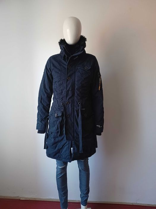 Haina parka nouă Khujo