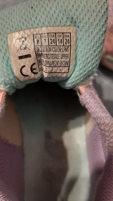 Adidasi fete cu luminite. Marimea 24