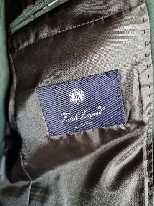 Vând costum verde, mărimea 48, sacou + pantaloni