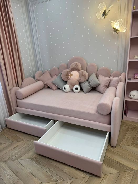 Диван мягкая кровать для девочек