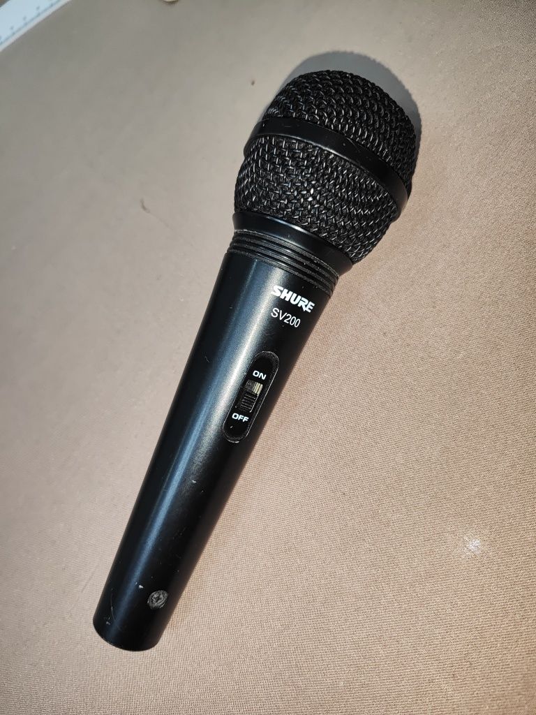 Shure SV 200, Behringer микрофоны