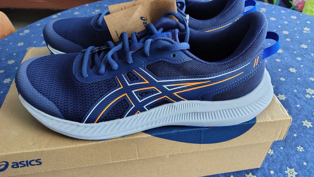 Маратонки asics, номер 44, стелка 28 см често НОВИ!